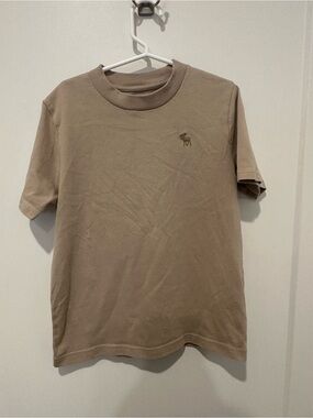 abercrombie kids Short Sleeve Crew Tee in Taupe Brown